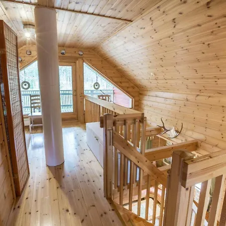 Holiday home Lemmenlaakso By Interhome Akaslompolo